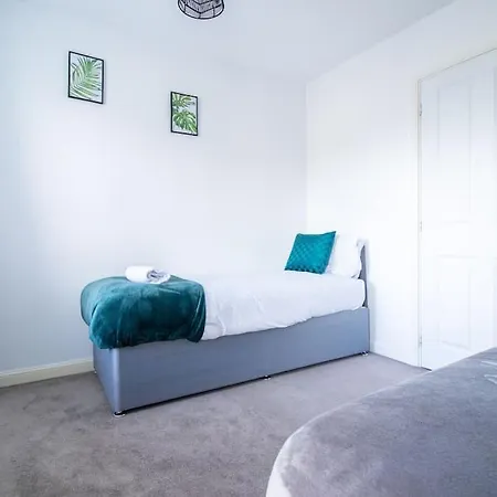 4Br Contractor Town House 2.5Bathrooms, 2 Free Parking Spaces Managed By Chique Properties Milton Keynes Exterior photo