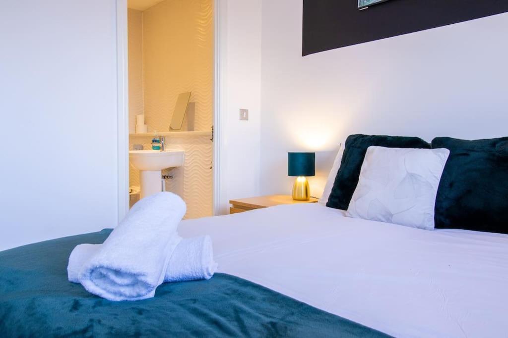 4br Contractor Town House 2.5bathrooms, 2 Free Parking Spaces Managed By Chique Vakantiehuis *