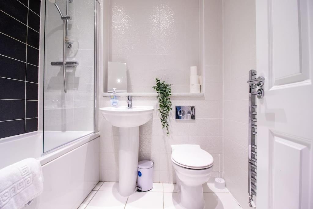 Vakantiehuis 4br Contractor Town House 2.5bathrooms, 2 Free Parking Spaces Managed By Chique *